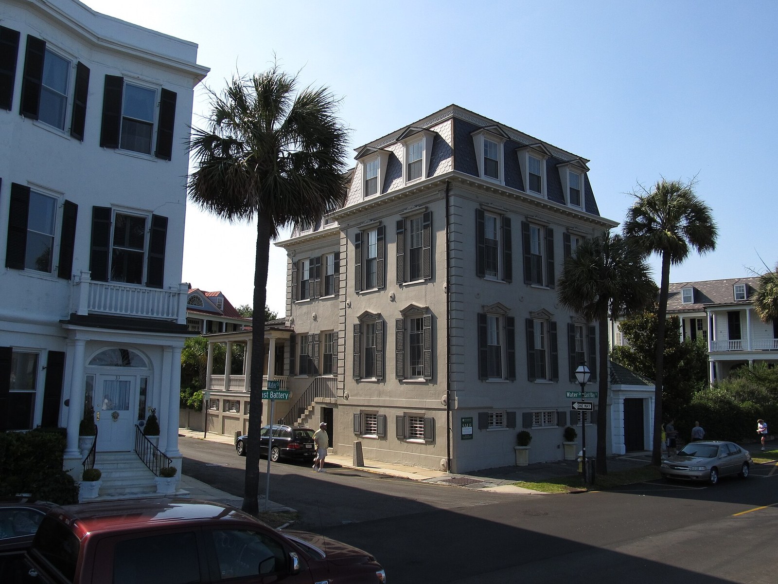 Historic houses, palmettos, and a quiet corner near Charleston's East Battery.